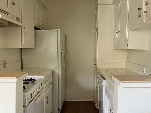 3rd image of 329 California Ave #15