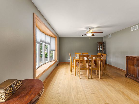 3rd image of 500 Illinois Rd