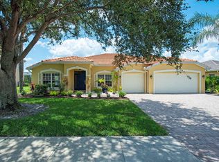 2271 Grove Dr, Naples, FL 34120