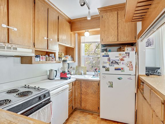 5th image of 2309 Irving Ave S #1