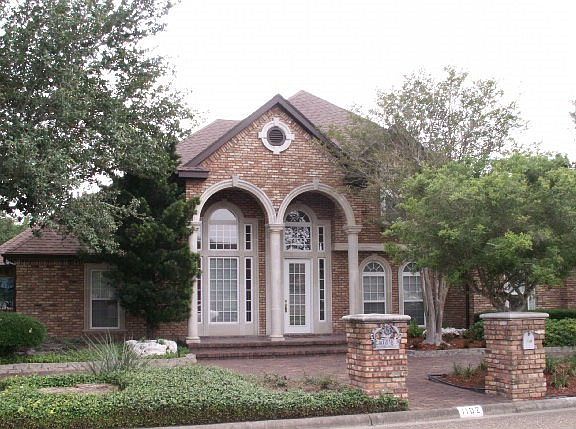 2nd image of 1102 Fortress St