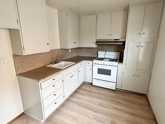 3rd image of 2609 Judah St APT 4