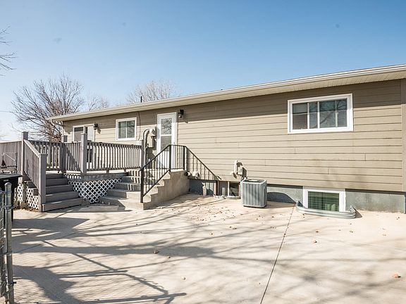 5th image of 1638 Rich St W