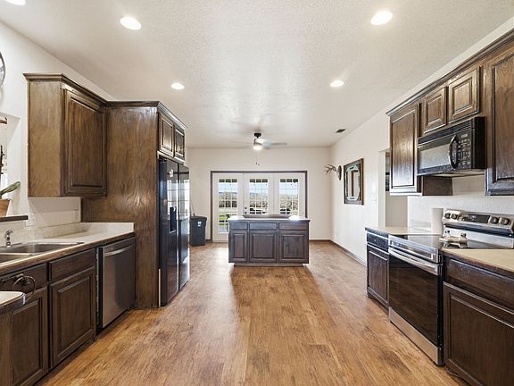 3rd image of 301 Rhoades Ln