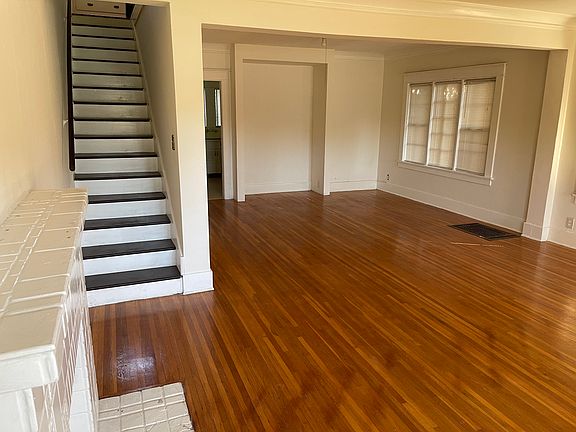 3rd image of 1301 Huntington Dr