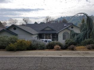 31819 Country Club Dr, Porterville, CA 93257