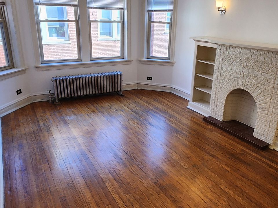 LIVING ROOM & KITCHEN