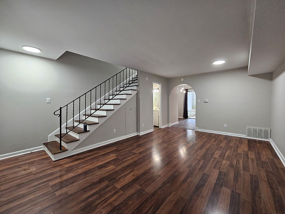 1st image of 407 S Chester St APT 10