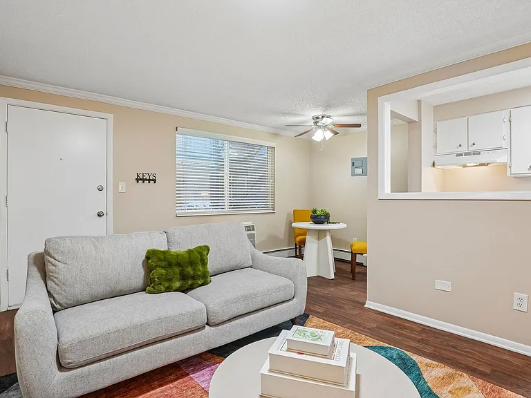 Lorinda Apartments — Photo 12