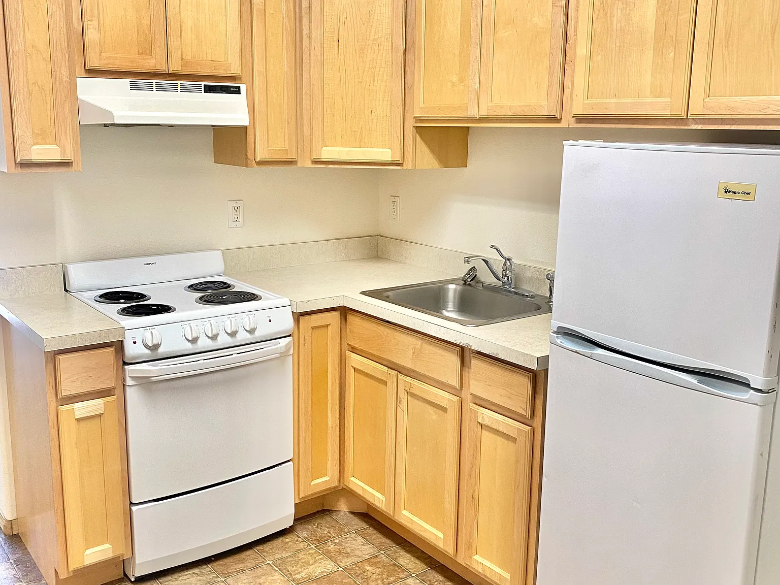 Studio, $1,400 — Photo 2