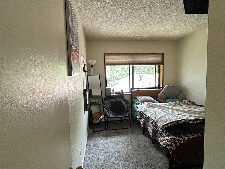 823 W Birch Ave #B — Photo 16