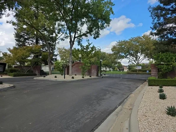 2725 W Lake Van Ness Cir, Fresno, CA 93711
