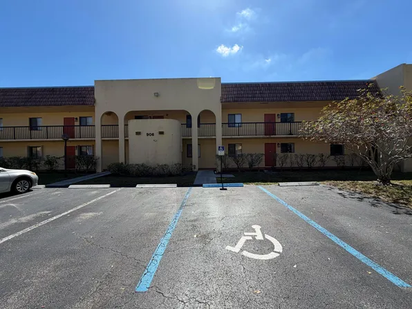 906 SW 9th Street Circle #207, Boca Raton, FL 33486
