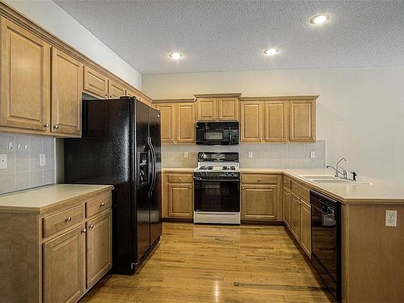 5th image of 1203 N 131st Ter