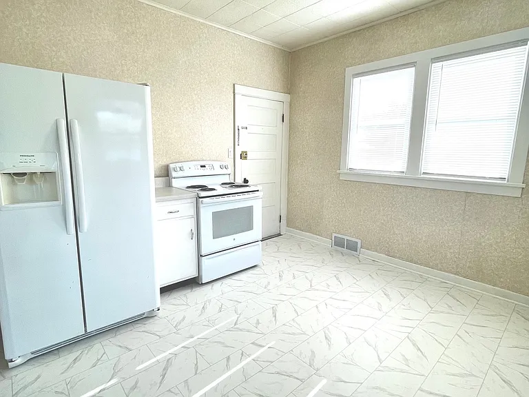 1016 Stephenson Ave #1 — Photo 2
