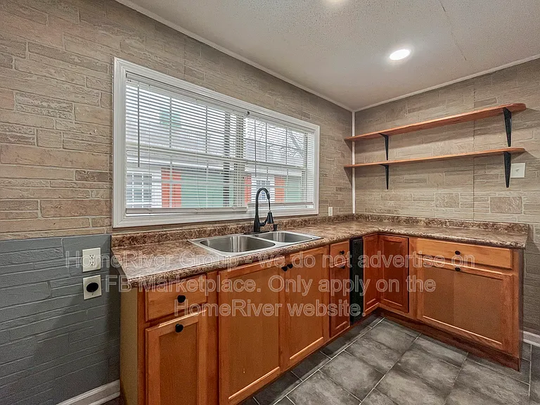 1633 Orr St — Photo 9