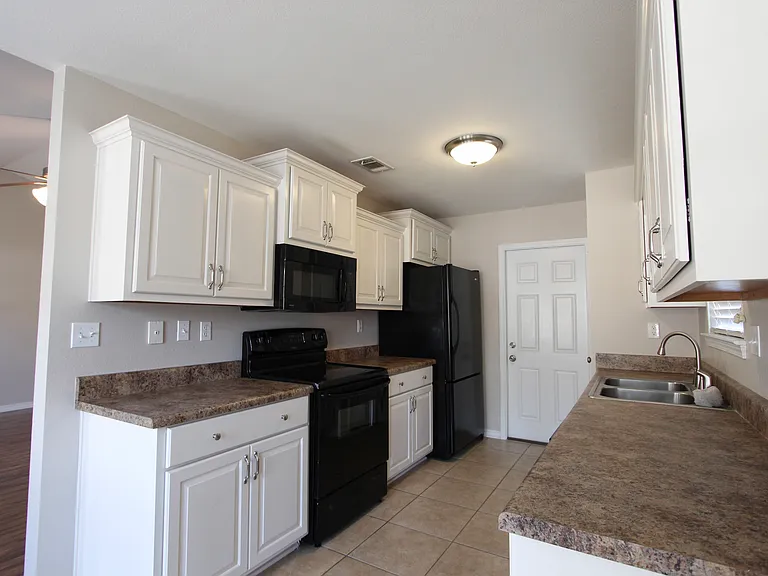 3151 Forrest Ave — Photo 5