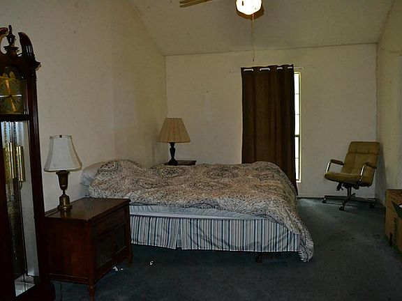 4th image of 16630 Pecan Dr