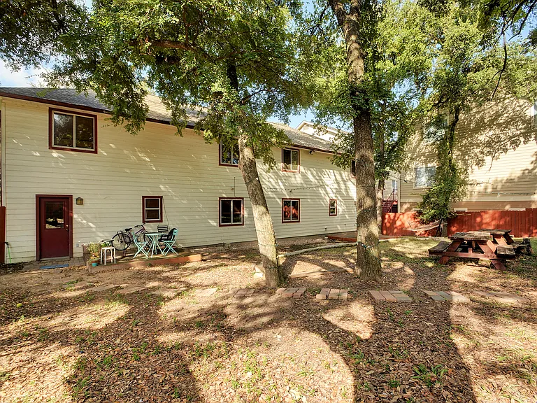912 Keith Ln #B — Photo 5