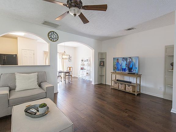 3rd image of 8622 Altesse Way