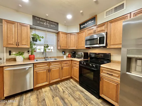 3329 W DEL MONICO Lane, Phoenix, AZ 85051