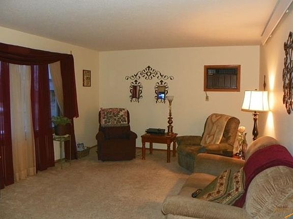 5th image of 39 Glenshire Dr