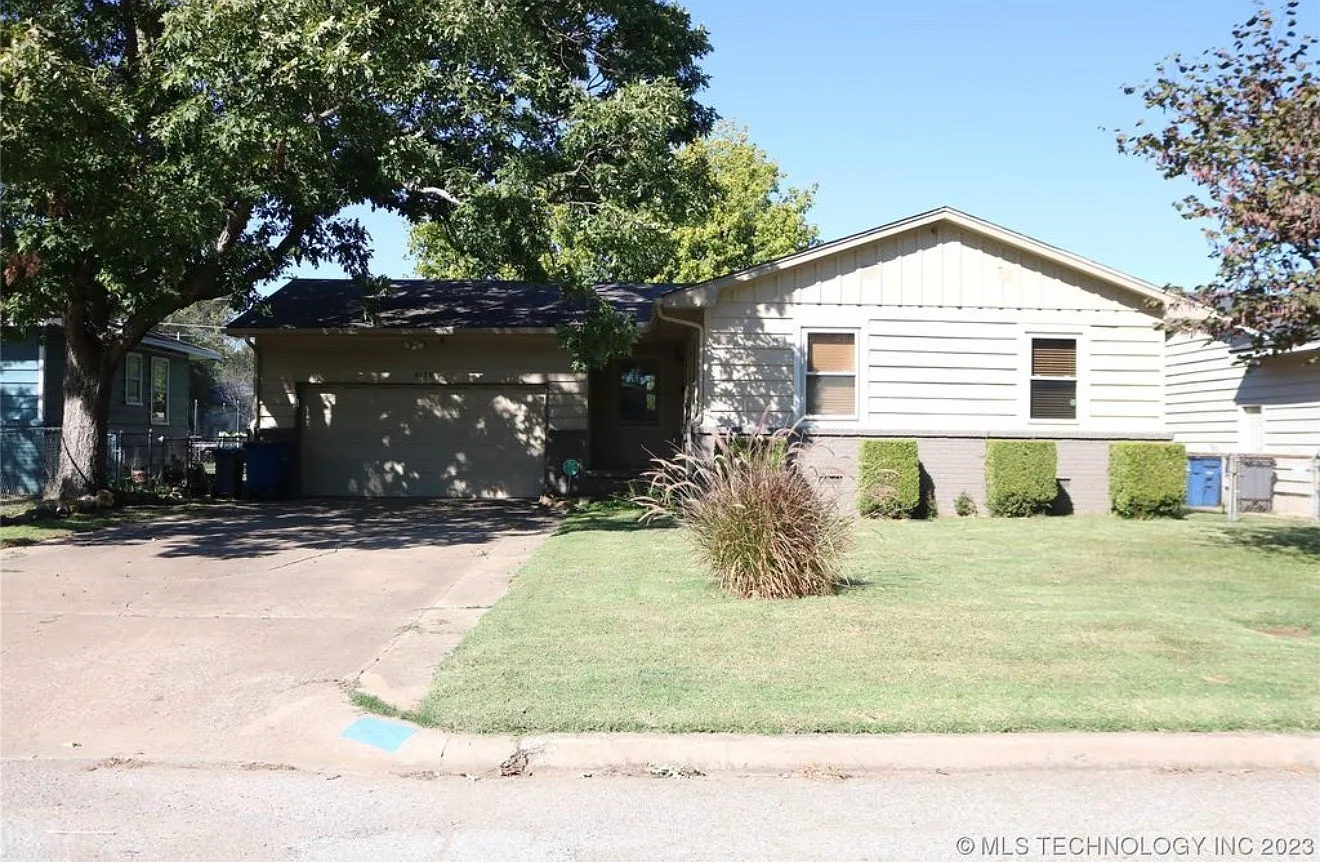 3 bed, 1200 sqft, $1,700 — Photo 1
