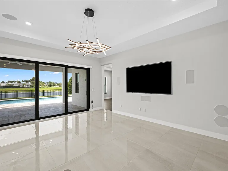 15664 Merritt Dr — Photo 15
