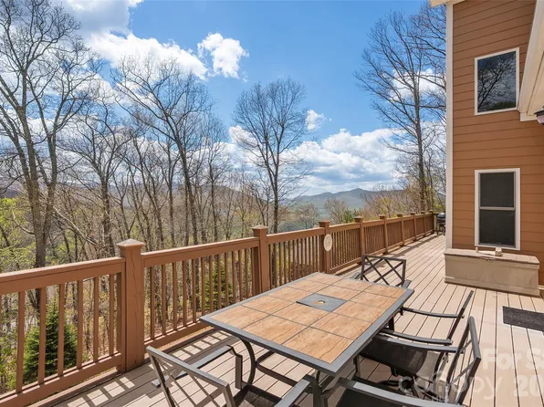 1033 Presidential Dr, Waynesville, NC 28786