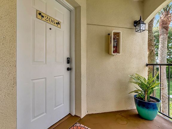4th image of 815 W Boynton Beach Boulevard #8-206