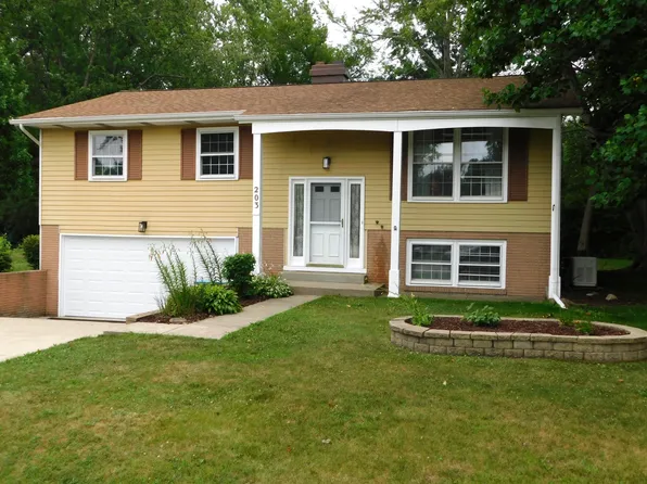 203 Weblos Trl, Valparaiso, IN 46385