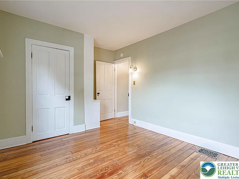 239 E Church St — Photo 20