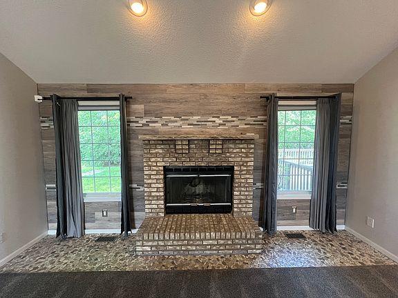 5th image of 572 Thornberry Ct