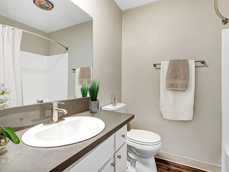 Welcome to Sherman West Apartments — Photo 15