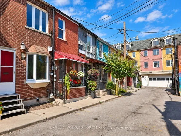 14 Kensington Pl, Toronto, ON M5T 2K4