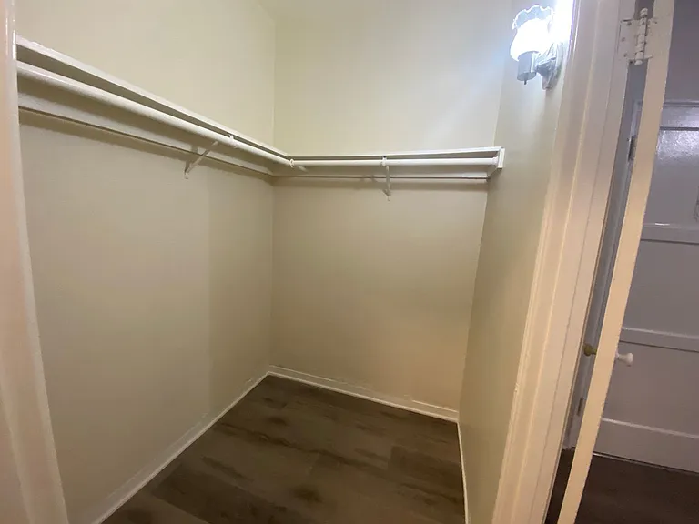 521 E 3rd St — Photo 9