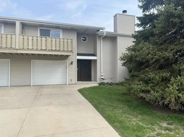 2440 West Crabapple LANE #1, Oak Creek, WI 53154
