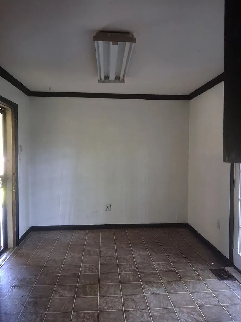 3 Bedroom 1 Bath — Photo 3