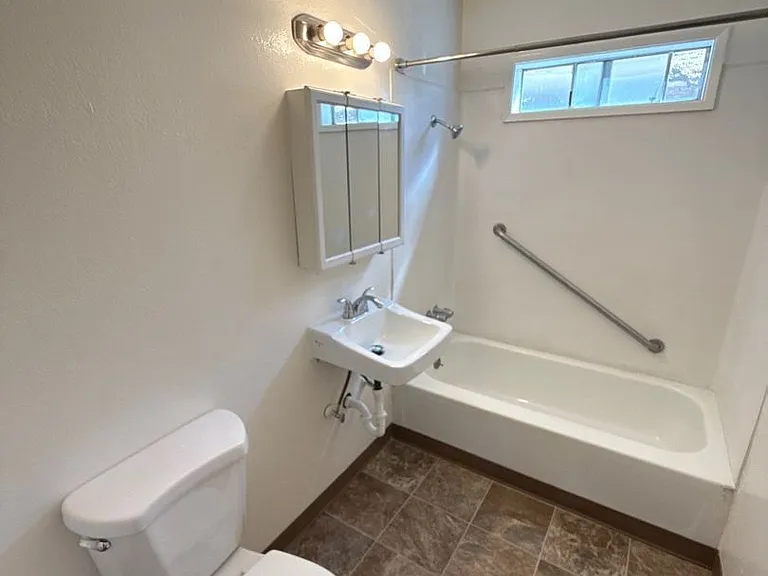 550 SW Levens St #21 — Photo 12