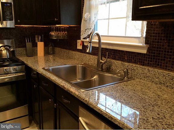 5th image of 334 N Barrington Ct