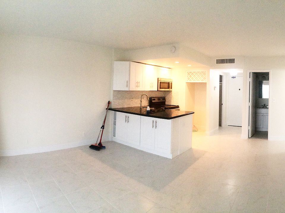 1st image of 2900 NE 30th St #D-7