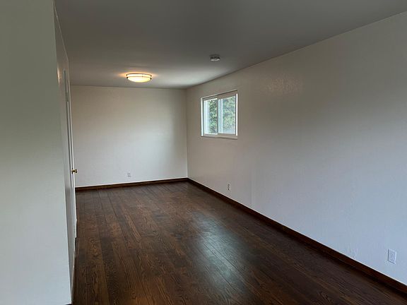 Hardwood floors everywhere