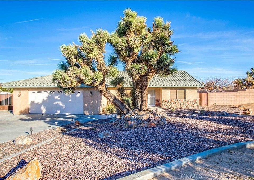 1st image of 58236 Desert Gold Dr