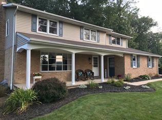 190 Lakewood Dr, Spring Grove, PA 17362