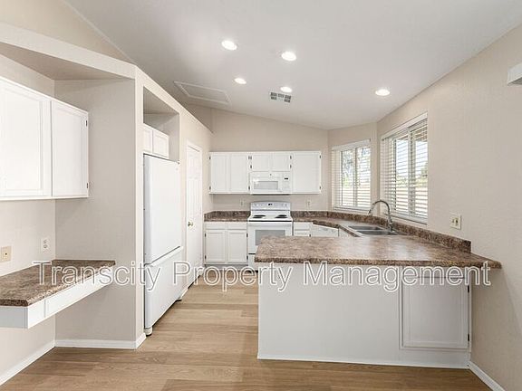5th image of 1704 S 39th St Unit 13
