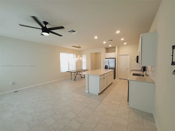 5th image of 2820 Troubadour St #2820