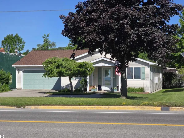 808 W Lake St, Tawas City, MI 48763