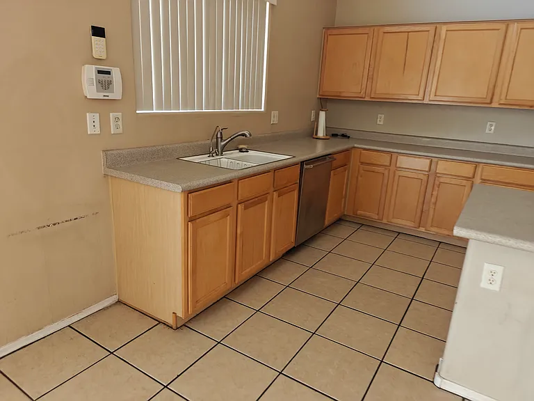 8638 W Keim Dr — Photo 7