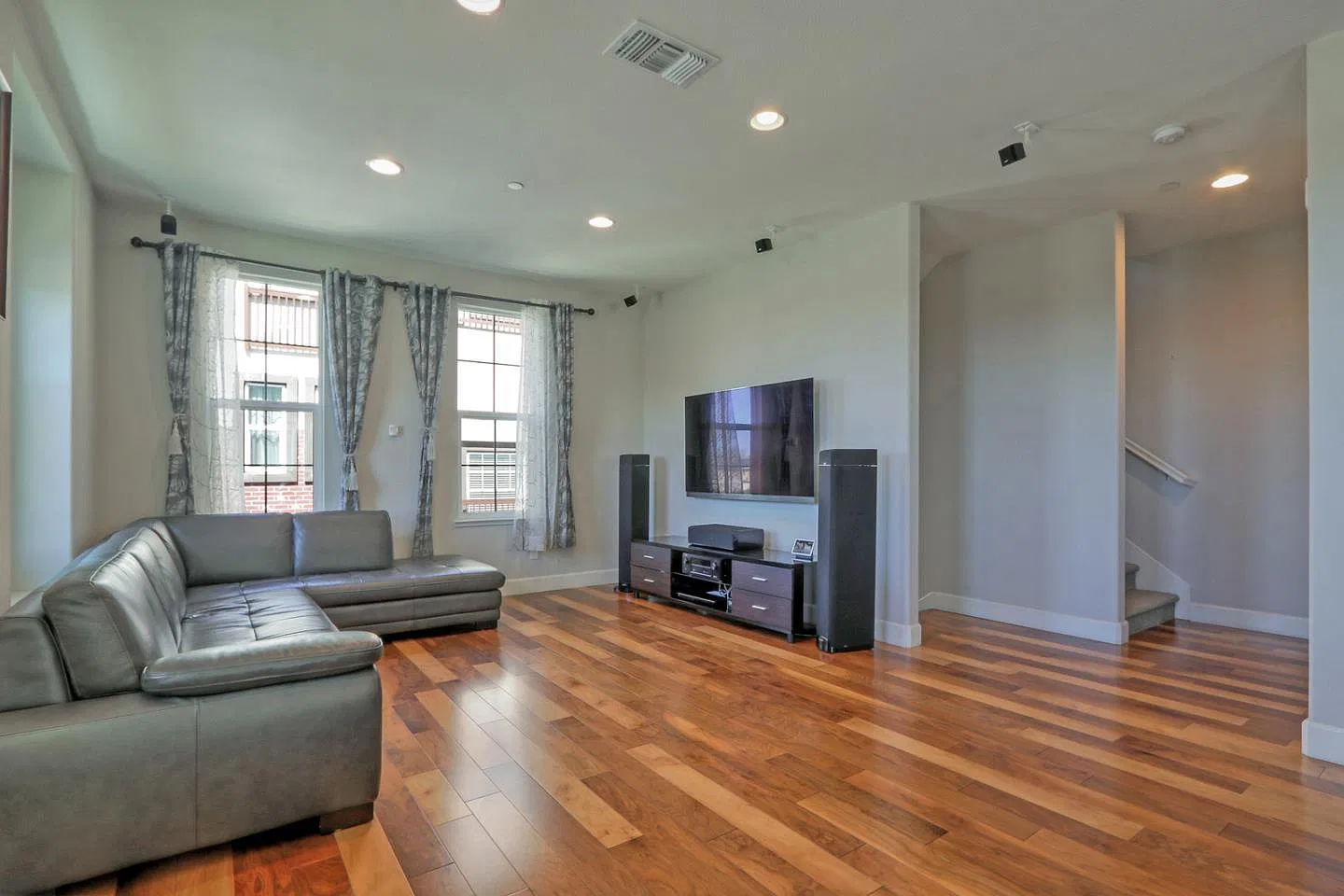 4 bed, 3.5 bath, 1851 sqft, $4,800 — Photo 3