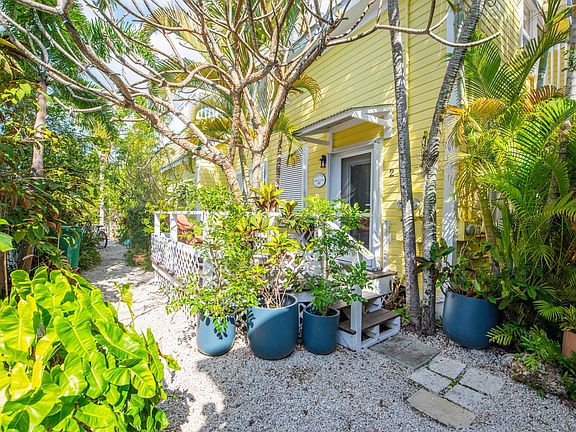 2nd image of 1500 Seminary St APT 2D